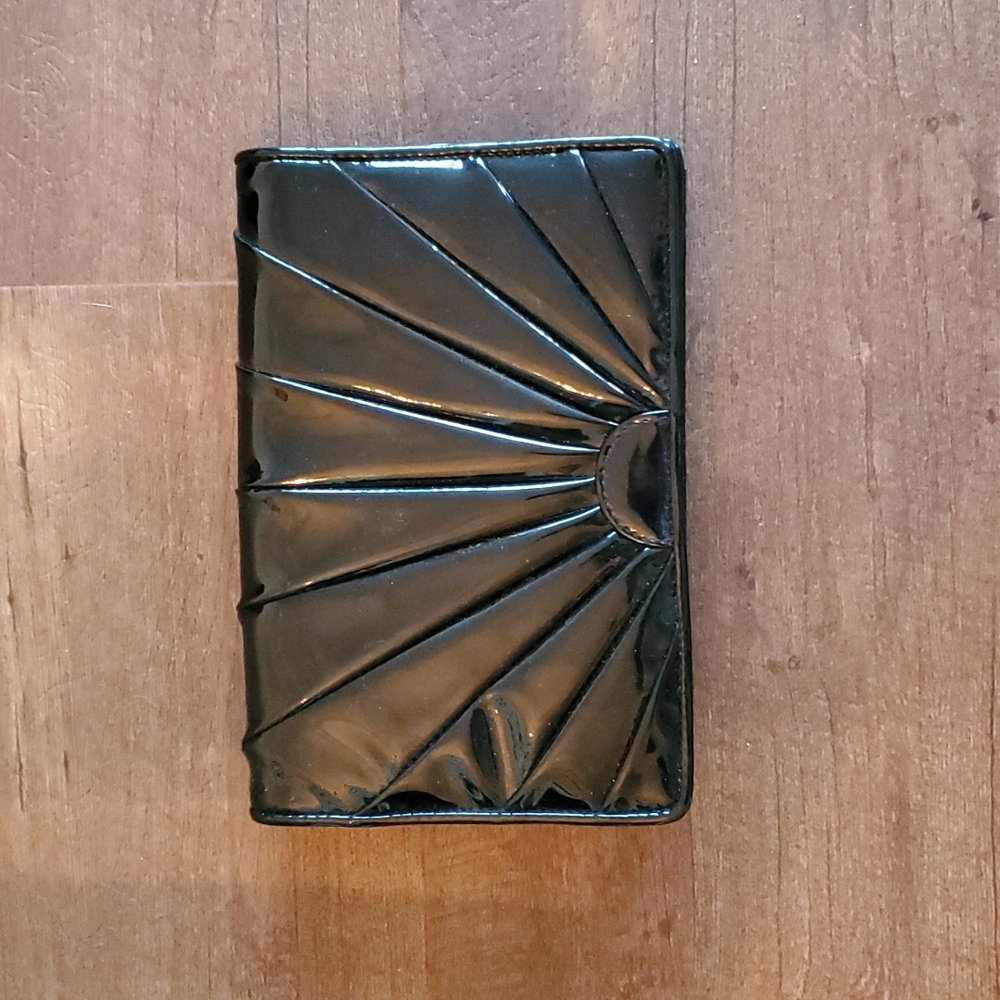 Black clutch